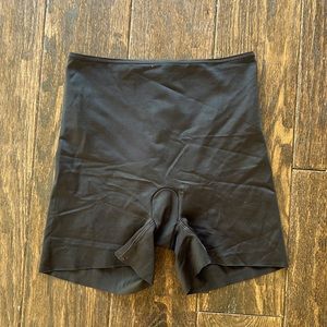 Spanx shape wear shorts black size S